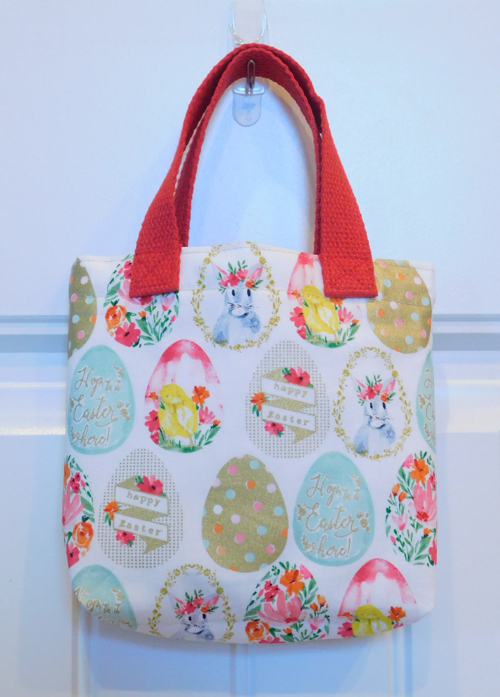 Adorable Easter eggs! Easter eggs with flowers, bunnies, chicks, Happy Easter banner and golden ones with spots. This beautiful handmade mini tote is perfect for your little one to style. They are lined and all the materials from fabric, trim, muslin and thread are 100% cotton. To care for your mini tote machine wash warm, tumble dry, remove promptly, do not bleach. The measurements are 9in x 7in x 2in.