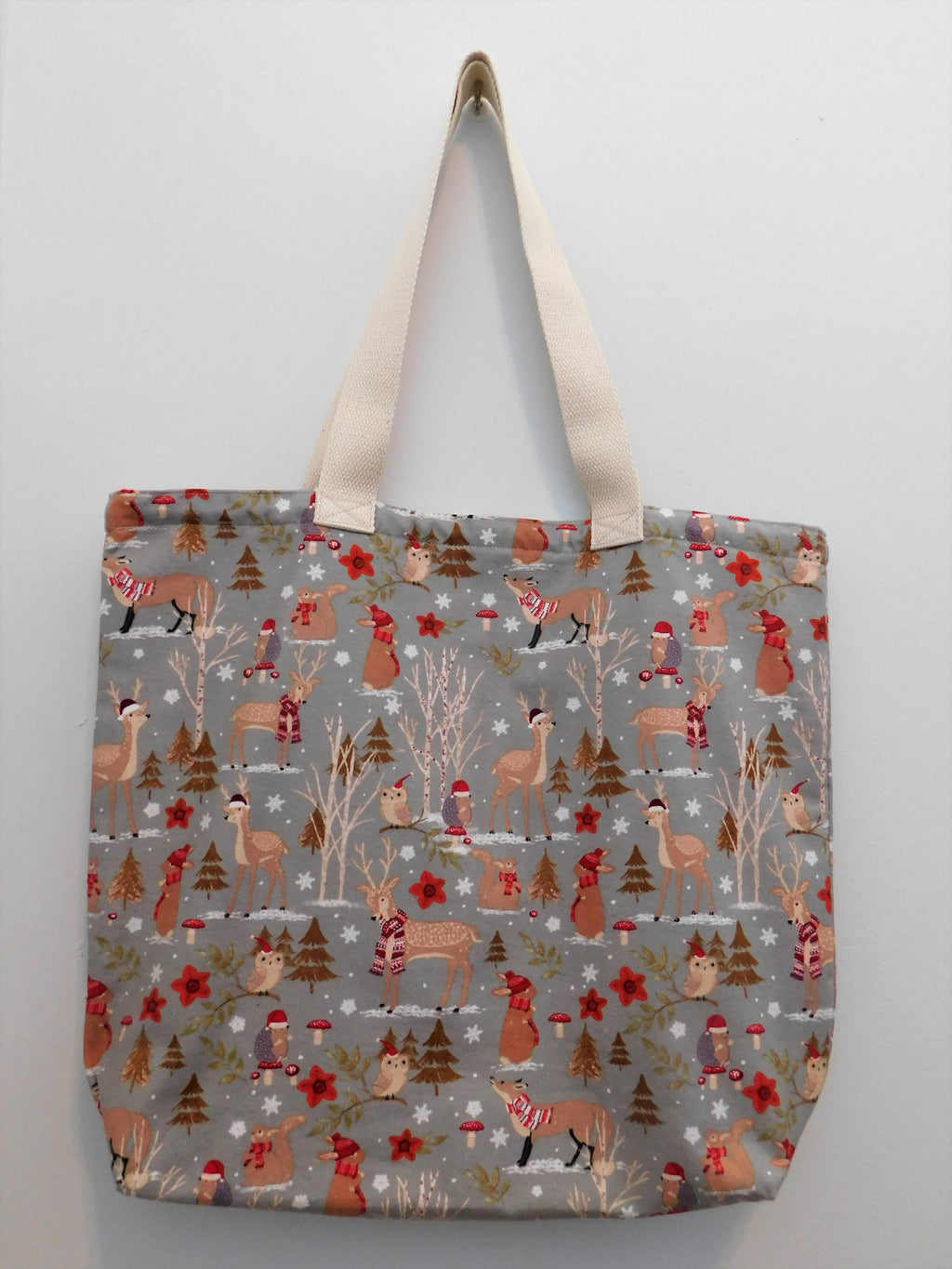 Everyone feels the Holidays! Even the cute animals in the wilderness are enjoying it! You get bunnies, deers, owls, foxes, squirrels and hedgehogs with Christmas hats and scarfs...adorable! All the materials from the super snuggle fabric, muslin lining, trim, and thread are 100% cotton. To care for your tote machine wash normal cold, non-chlorine bleach, tumble dry low and cool iron. Measurements are around 16in x 19in x 4in. 